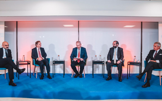 De izq. a dicha. Carlos Nez, Ignacio Ybarra, Isidoro Jimnez -moderador-, Alfonso Bulln de Mendoza y Ass Martn de Cabiedes | UFV